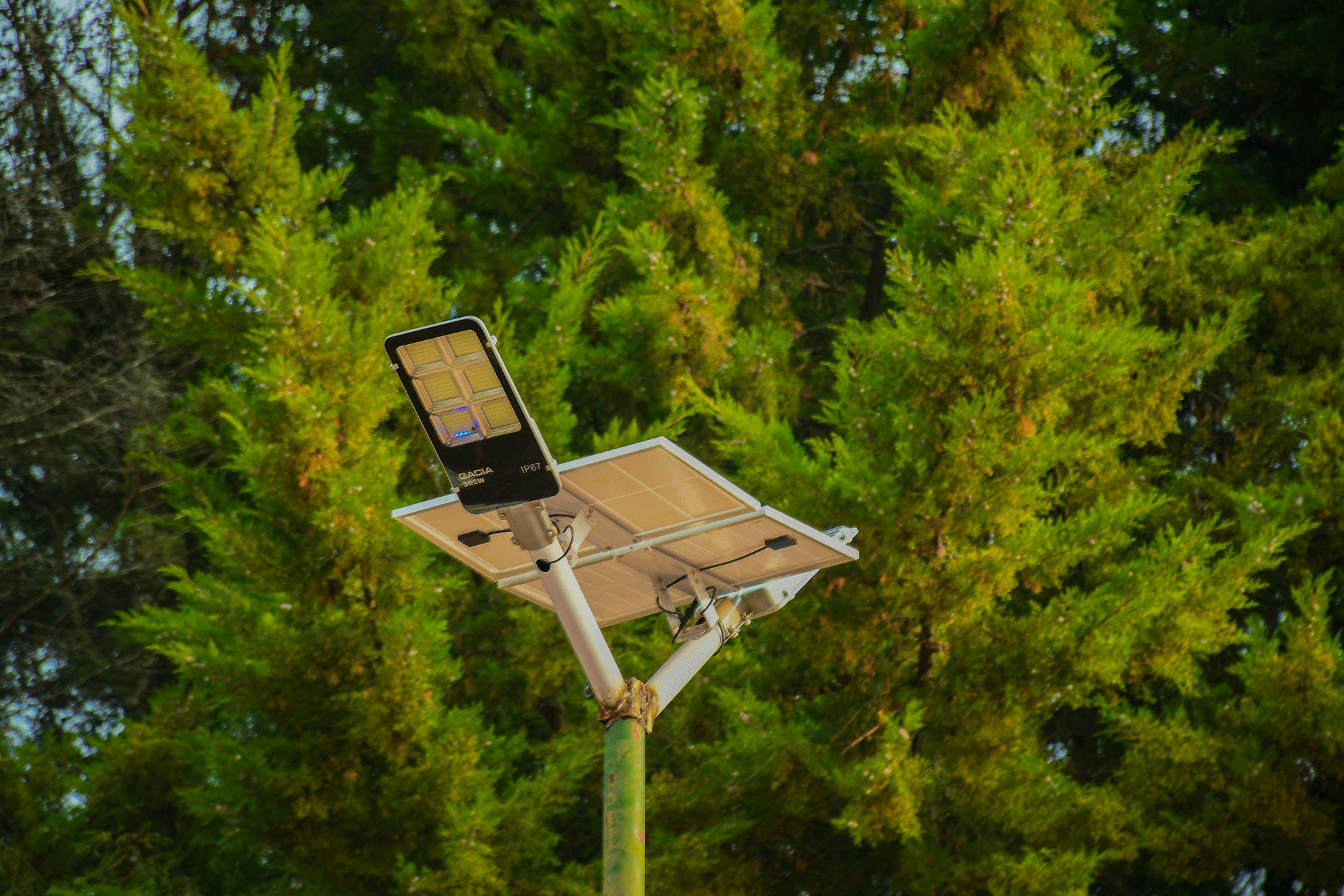 Compact pole-mounted battery integration